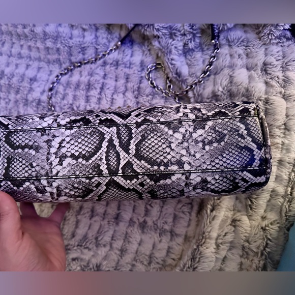 NWT Michael Kors “Parker” Snake Embossed Leather XL Convertible Shoulder Bag - Picture 4 of 9